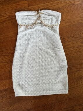 NWOT Strapless White Textured Mini Dress with Decorative Star Accent